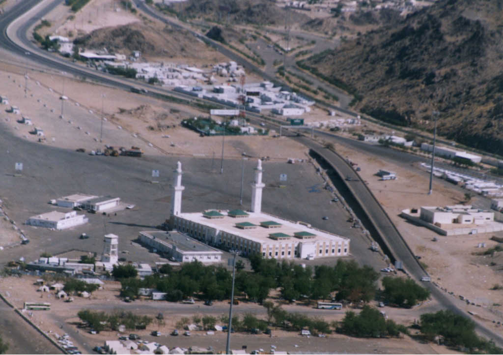 masjid msshur-al-Hram---field  of  Muzdalfa